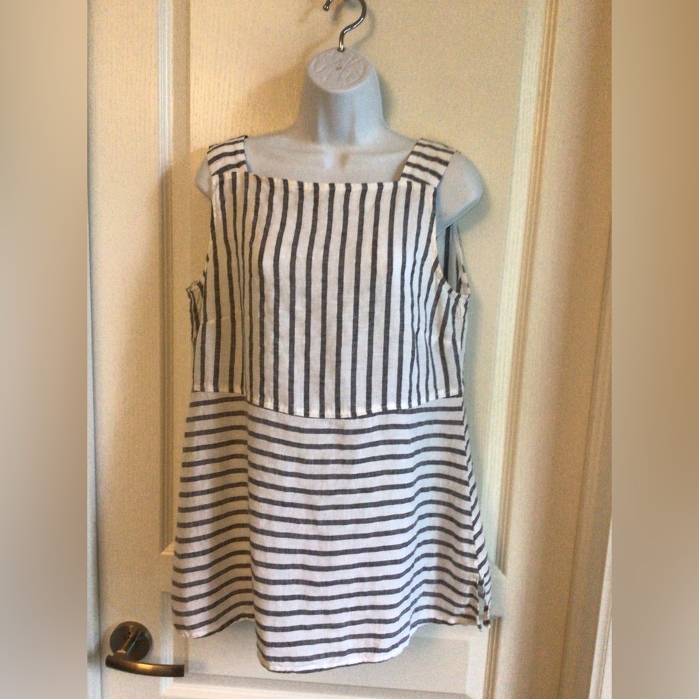 Grizas linen top size medium